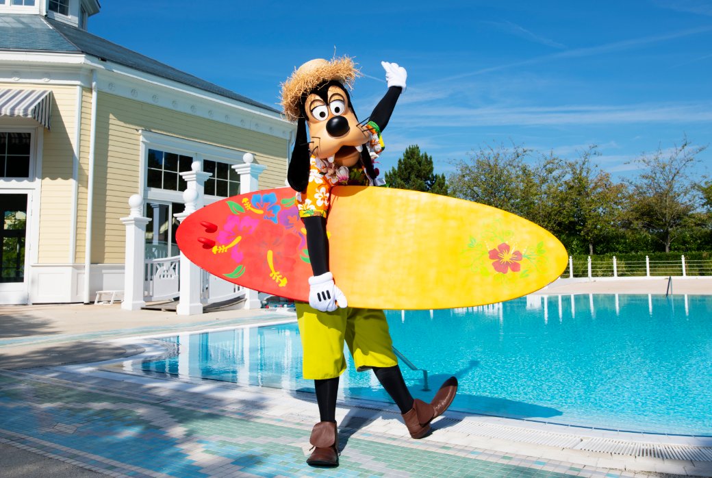 DisneylandParis's tweet photo. L'été est arrivé ! 🌞🌴🌊 https://t.co/g98rBJwvXX