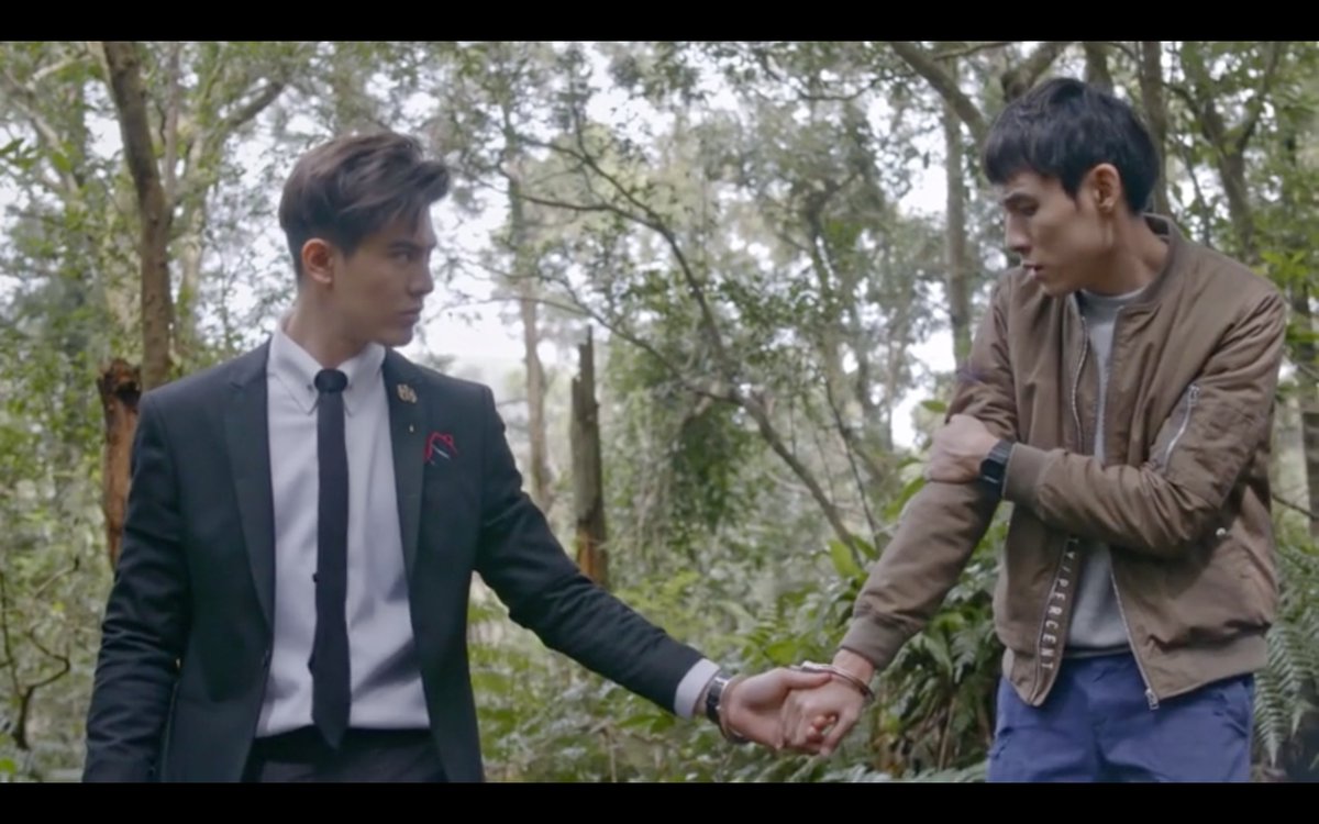 I love Tang Yi looking at Shao Fei like, "How did you force me against my will to continue holding your hand." #h3tjs