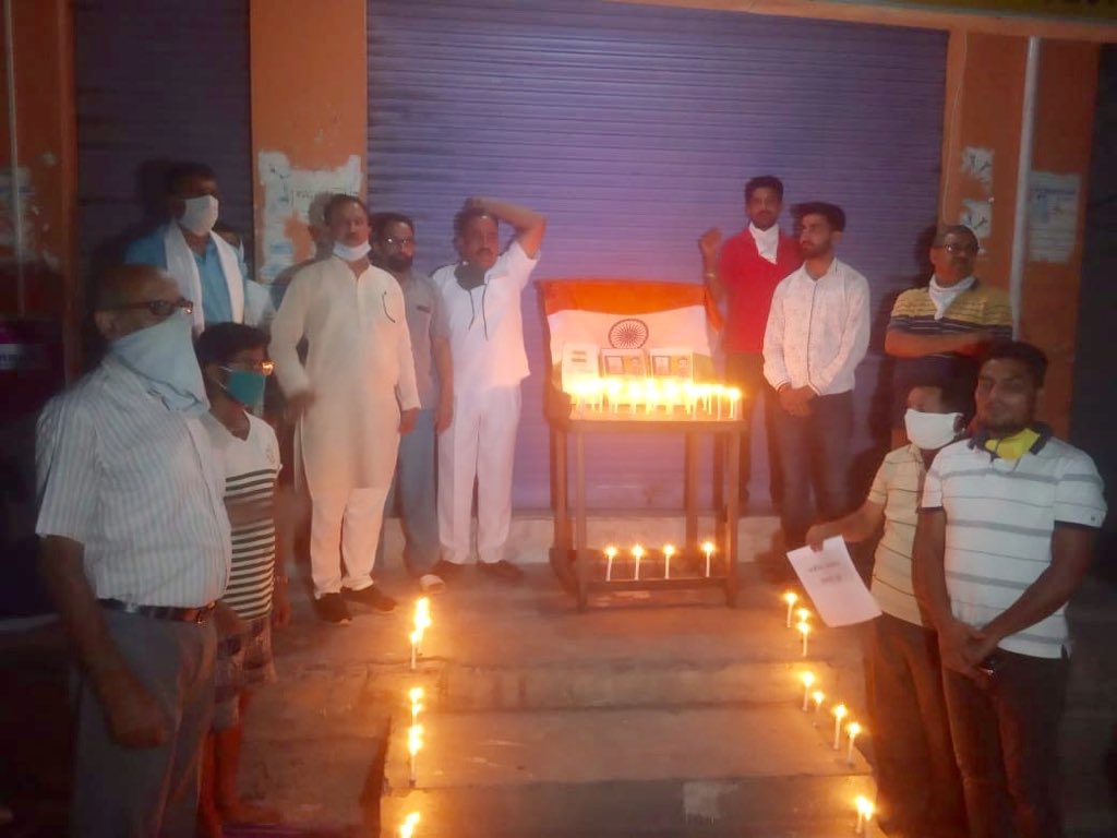 VijayTagotra's tweet photo. Organized a Candle March at Main Bazar Ghagwal, and Paid Tribute to the Martyrs of Indian Army who got Martyrdom at #GalwanValley Ladakh during scuffle with Chinese Army @DrJitendraSingh @ianuragthakur @nitin_gadkari https://t.co/euWGrj6Grk