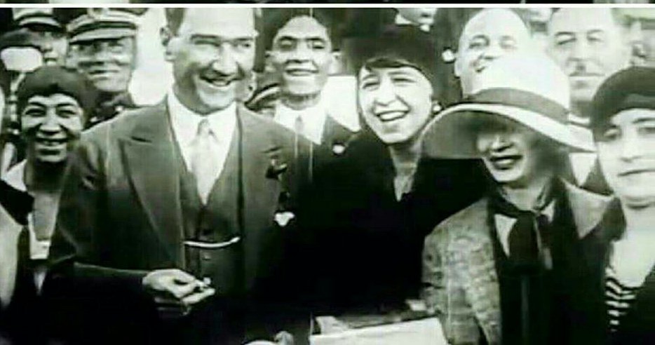 Kadını özgürleştiren, kimliğini kazandıran, eğitim, iş ve sosyal hayatta yer almasını sağlayan,  Mustafa Kemal Atatürk'tür..
Bir Cumhuriyet kadını olarak, her zaman gururla diyorum ki...;
#BenKemalistim