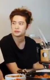 Uniquedaqu's tweet photo. @NCTsmtown_127 Saw u guys on Vlive the day before and this casual Jaehyun got me laughing like crazy :)) tks for such amazing Vlive content https://t.co/2jq4zEzPTs