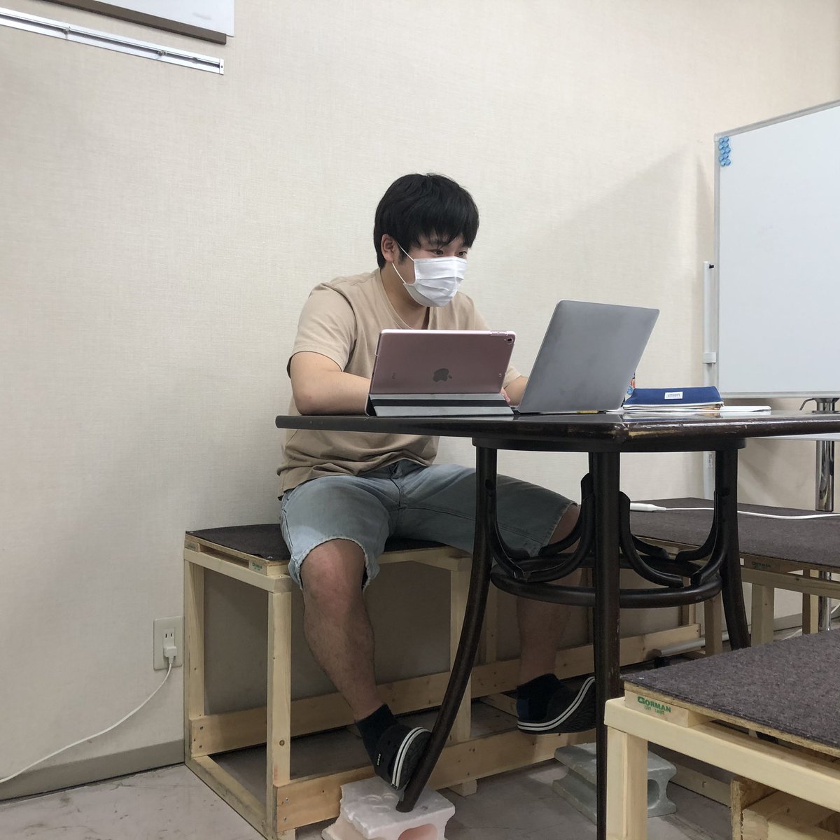 evalab_gunma's tweet photo. Evalab リアルタイム情報!
約2ヶ月半ぶりのEvaLabはソーシャルディスタンスを保ちつつ、スタッフもマスクを着用しております!
コロナ対策についても表に用意してありますのでご来店時はご確認よろしくお願いいたします!
#EvaLab
#群馬の若者
#Eva部 https://t.co/P2X0LHqEc4