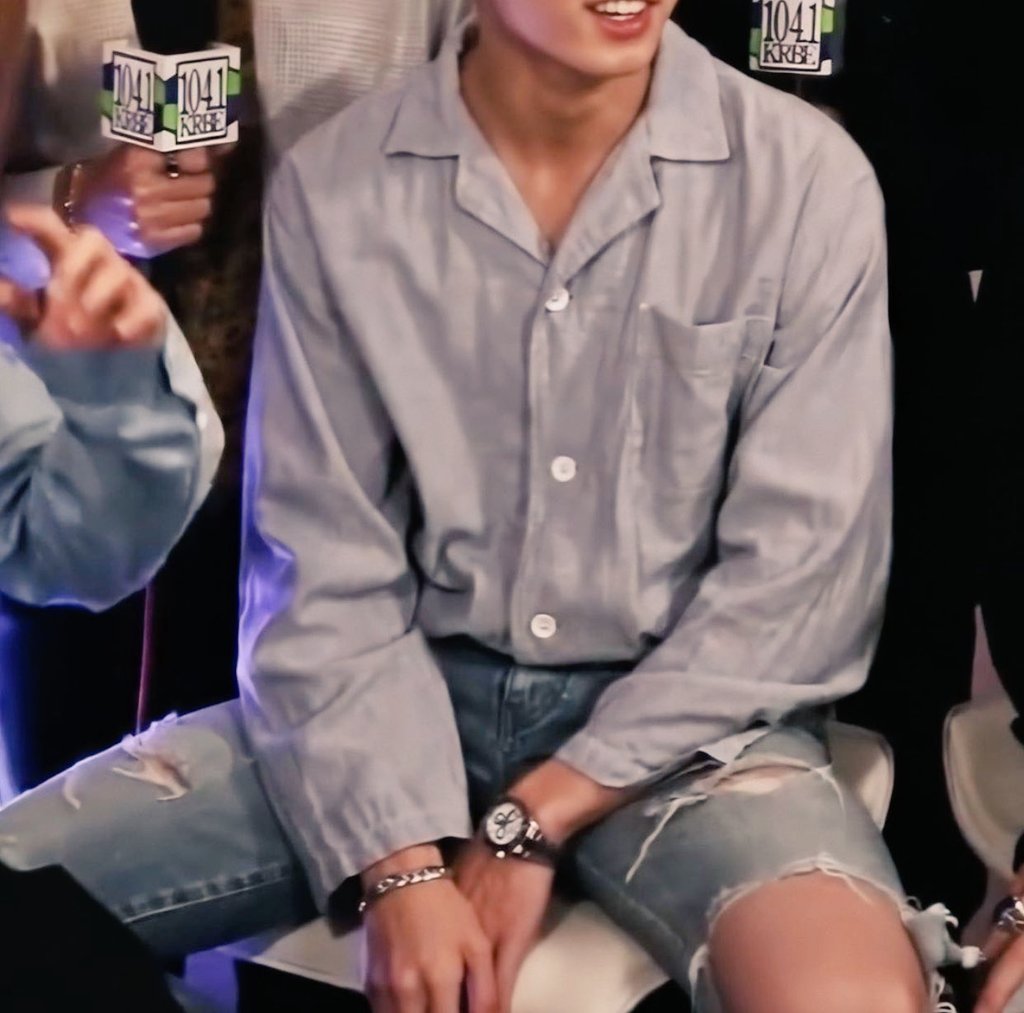 jungkook manspreading — a thread