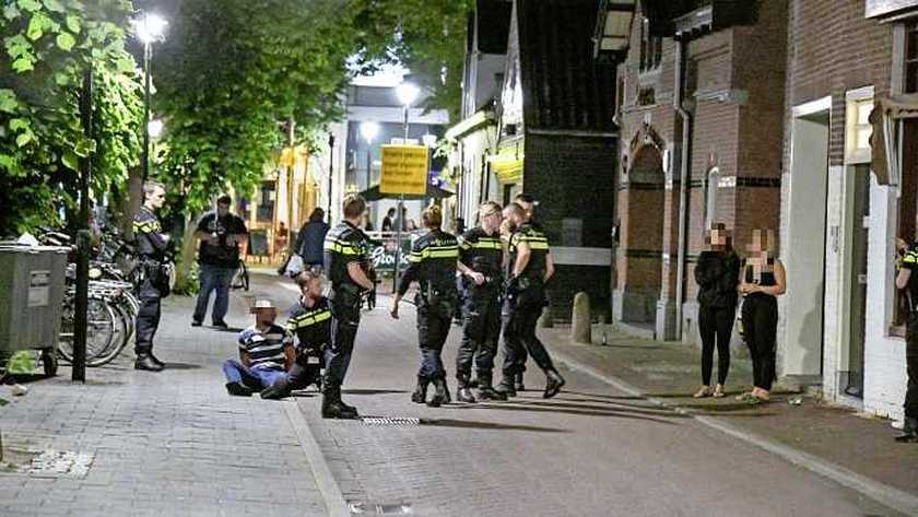 #weekend Omstander steekpartij vast om gooien bierblik naar hulpverleners.