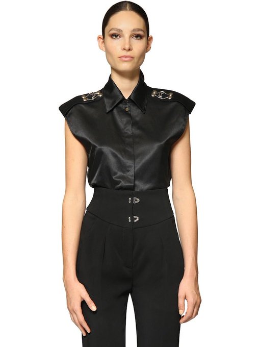 Ohhh such a gorgeous look from #Gucci very strict looking😮😊 Who else loves black #satin 🤔💋💄 https://t<a href="/tag/gucci"class="tags">#Gucci</a><a href="/tag/satin"class="tags"><span>#satin</span></a>