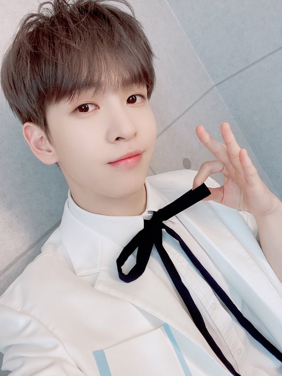 MaAllenFrance's tweet photo. 💫| 📸| PHOTOS

Post de Allen sur le compte des garçons.

« LUVITY!!
Vous passez un bon week-end ??👀
... »

©️: CRAVITY_TWT 

#ALLEN #ALLENMA #앨런 #앨런_CRAVITY #CRAVITY #CRAVITYIsMyCloud9 #Cravitycloud9 #REMEMBER_WHO_WE_ARE https://t.co/ZiDBy0mAXu