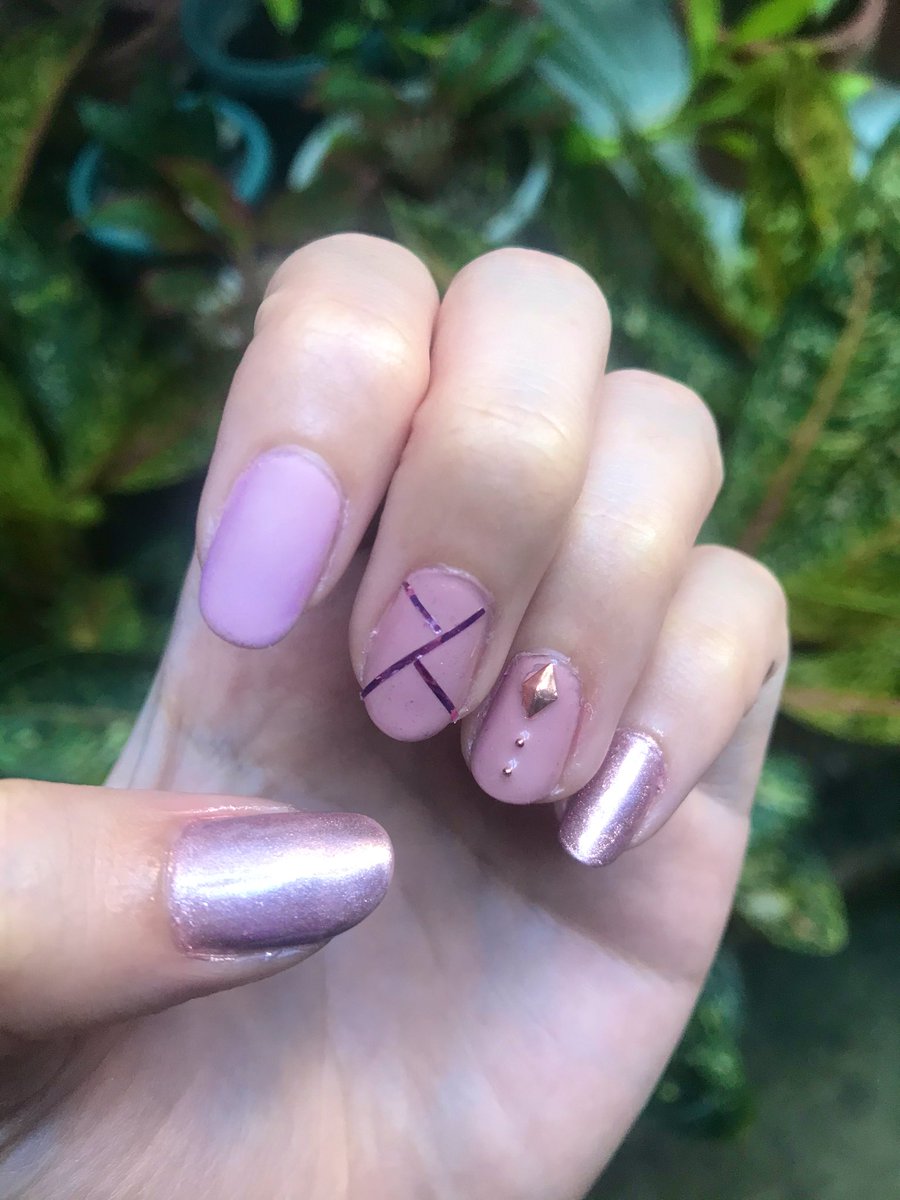 gutskarth's tweet photo. did my nails today and i’m so happy with how it turned out!! 🤗💅🏻 https://t.co/UOAnYvEh9y