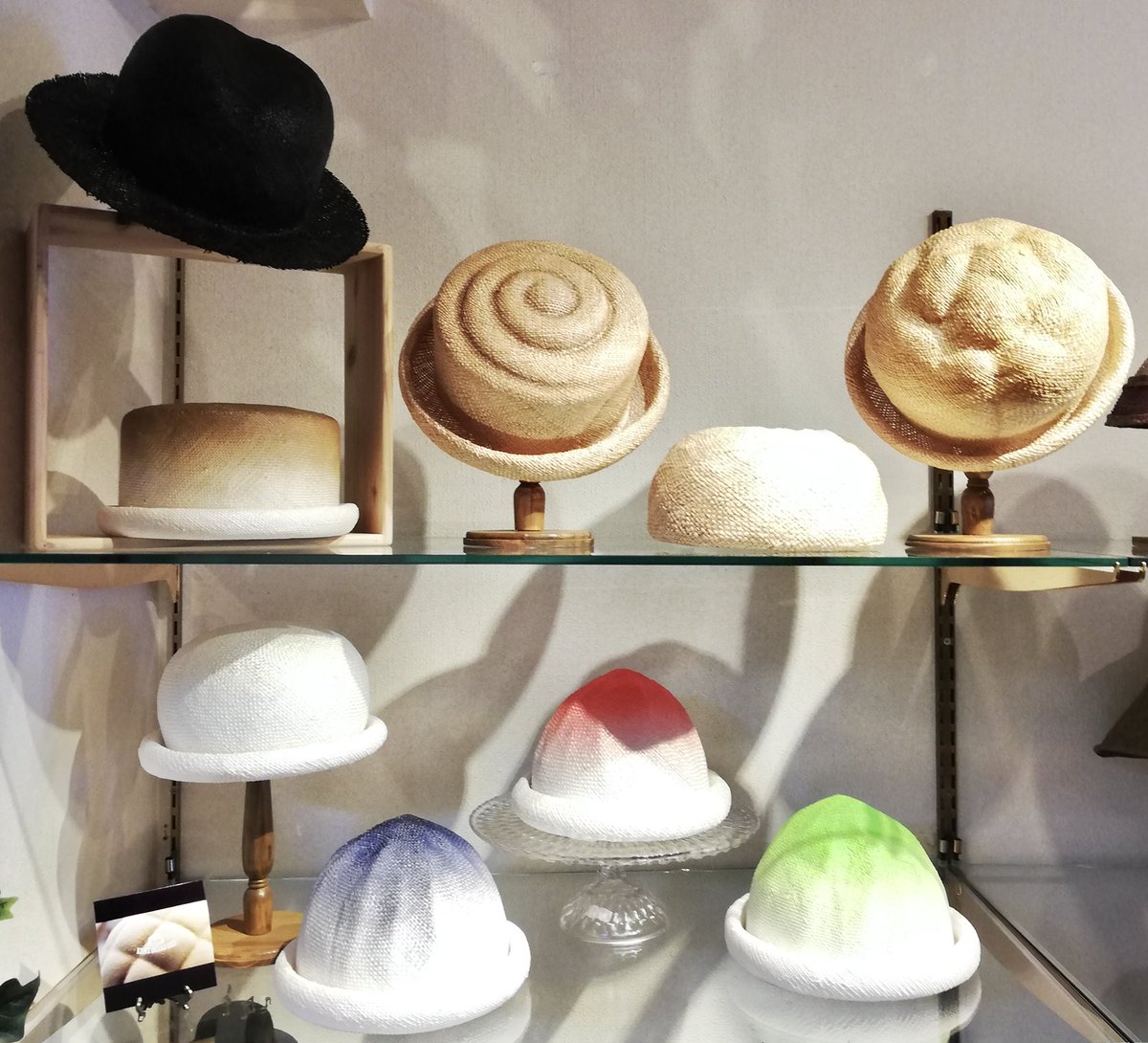 KENT_HAT's tweet photo. MANAboo高円寺店様 @manaboo_hat に夏の新作を少し納品しました🍧✨

即売出来る場所はここだけなので、気になる方は是非お立ち寄り下さい🏃‍♂️

宜しくお願いします🙏

#hat #手作り #ハンドメイド #帽子 #ハット #夏 #麦わら帽子 #breadhat #manaboo https://t.co/dbdWWTl0no