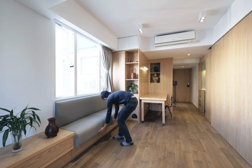 1. Flat 27A by Design Eight Five Two (DEFT)Berlokasi di Hong Kong, apartemen dengan luas 51 m2 ini memanfaatkan adjustable furniture dan sliding walls untuk memaksimalkan ruang yang ada dalam apartemen tersebut.
