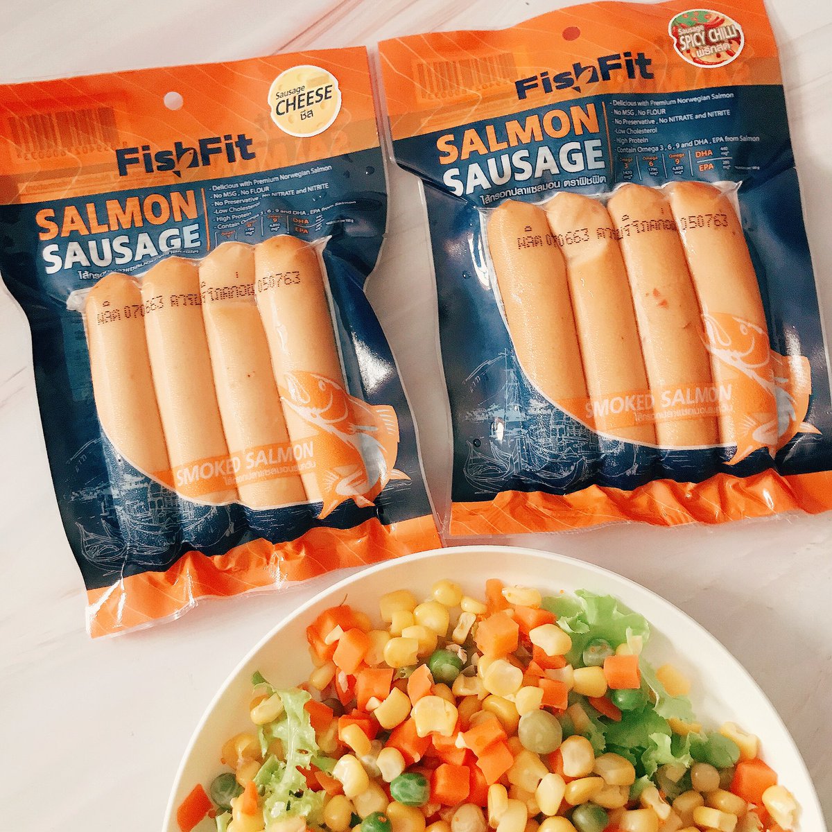 khunkhaiptk's tweet photo. ไส้กรอกปลาแซลมอนของ Fishfit อร่อยมั่กอยากให้ทุกคนได้ลองเลยอ่ะ เนื้อไส้กรอกคือแน่นหนังกรอบเคี้ยวแล้วกรุบๆ ตัวนี้ไม่ใส่แป้งไม่ใส่ผงชูรส เหมาะกับคนลดน้ำหนัก เพราะห่อนี้แค่ 180cal. รสพริกแนะนำเลย แซ่บ ชีสก็เยิ้มแน่น กินคู่กับคอร์นสลัดมื้อเย็นคือหวานกรุบ  #อร่อยบอกต่อ #ผอมได้ไม่ต้องอด https://t.co/zHUTiuO90T