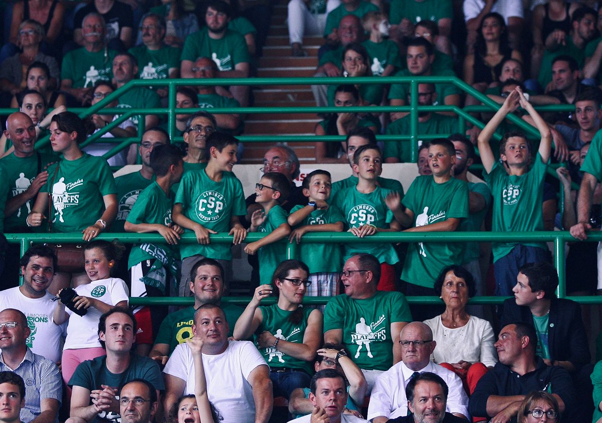 limogescsp's tweet photo. 🔙 C’était le 20 Juin 2015 
🥁Supporters limougeauds, c'est notre plus grande fierté 🎵
#Ensemble #CSP2015 https://t.co/VRtLhL1plZ
