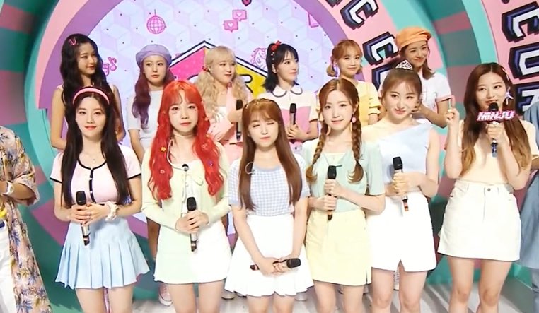 byulbitskr's tweet photo. WHY DO SOME OF THEM LOOK LIKE THEY ARE PRETENDING NOT TO KNOW MINJOO SKSKS 😭😭🤣 https://t.co/xGR4X8GCr6