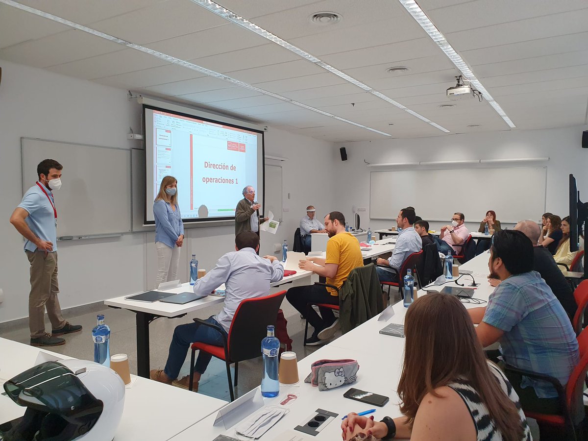 bsm_upf's tweet photo. Los alumnos del #MBA de la #UPF_BSM han regresado a las aulas.

Con importantes medidas para salvaguardar la salud de todos, hemos reunido en una clase, tecnológicamente adaptada, alumnos presenciales y en remoto.

La nueva normalidad ha llegado a la #UPF_BSM. https://t.co/gH3s5MGSUY