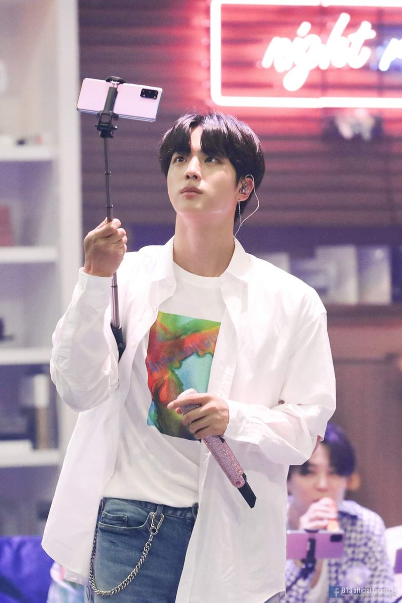 RainyJournal's tweet photo. Worldwide handsome ของน้อง 🐹🙂💕 #JIN #진 #PerfectFaceJin #worldwidehandsome @BTS_twt https://t.co/kFKnGCaKeV