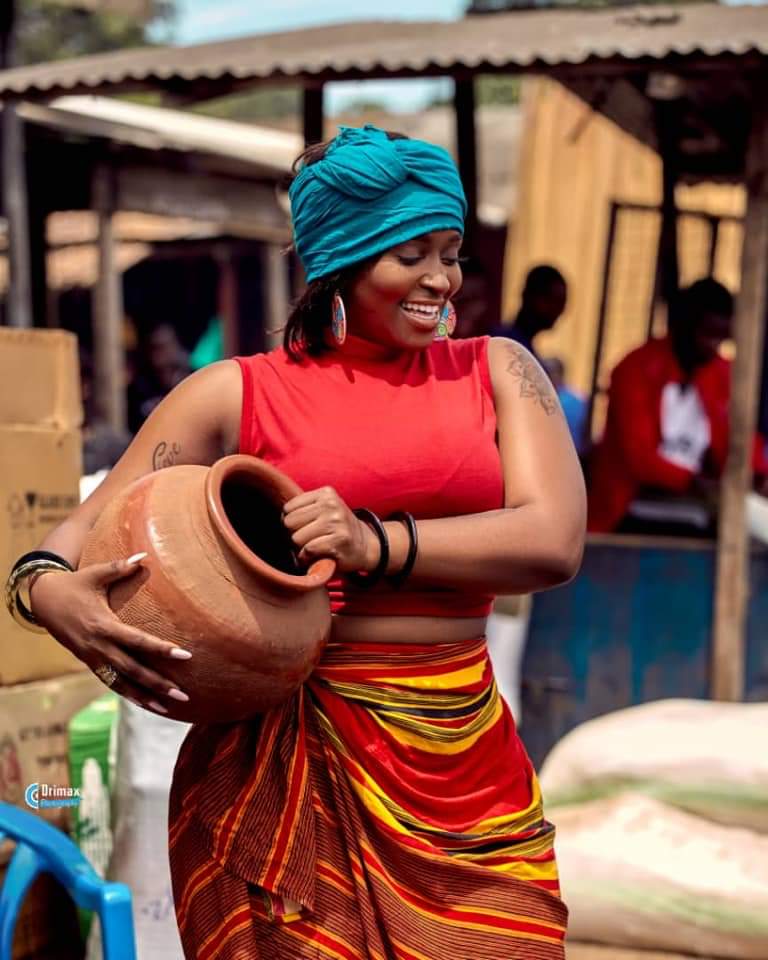 mbeshakira's tweet photo. Guys irealy dont know weather u v watched #kwataesimu video by @WinnieNwagi ft @FreeboyUg  guss wat .... its dangerous!! https://t.co/uhfk0pEOmc