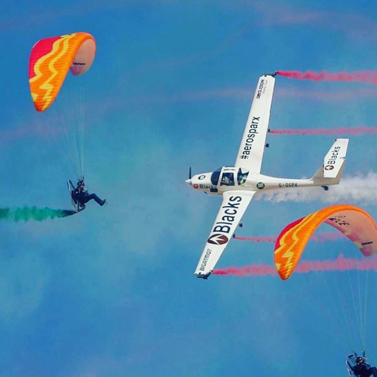 AeroSPARXTeam's tweet photo. A display innovation 👍👍👍 the spiral staircase! 🔥
With our friends #flyingdragonsteam
We have some interesting footage from the Dragons and wingtip GoPro film to share @aerobility #armchairairshow
@blacks_online @SCAviation1 #avionicwatches @AeroSPARXTeam @AprilBanbury https://t.co/7xZSbQdTiX