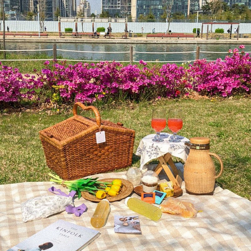 Originallims's tweet photo. 🌷ใครไป'Songdo Central Park'♡̷̷̷‧˚ ที่Incheon อยากแนะนำร้านเซตปิคนิคร้าน:가끔,이런 날 คือนัดเวลา+ส่งถึงที่! จัดมาเป็นพรอพน่ารักมาก ส่วนdrinks/อาหารเราเอาไปเติมเอง จัดมาน่ารั��มากก ราคา20,000w+ขึ้นอยู่กับเซท เช่าได้3ชม☀️ #รีวิวเกาหลี #คาเฟ่เกาหลี #รีวิวอินชอน @Review_korea https://t.co/szyH9cfiTL