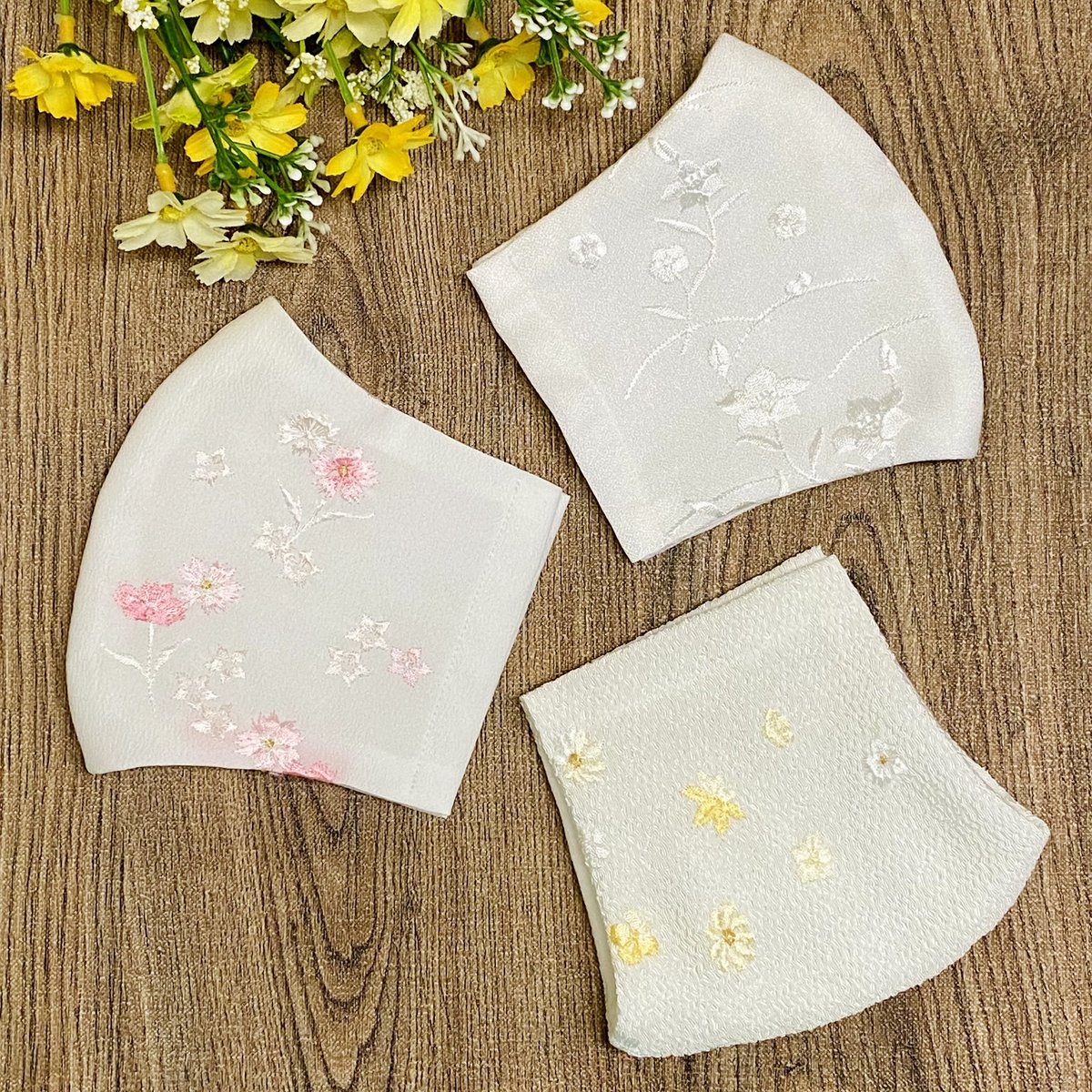 Fumimi 0ツイート目 花刺繍の新作マスク 高級感がある表地に涼感加工ガーゼ シワになりにくく涼しい T Co Okwpwd9yhd おうち時間 ダブルガーゼ 夏マスク 涼感加工 手作りマスク おしゃれマスク 自慢のマスクを見てくれよ 拡散