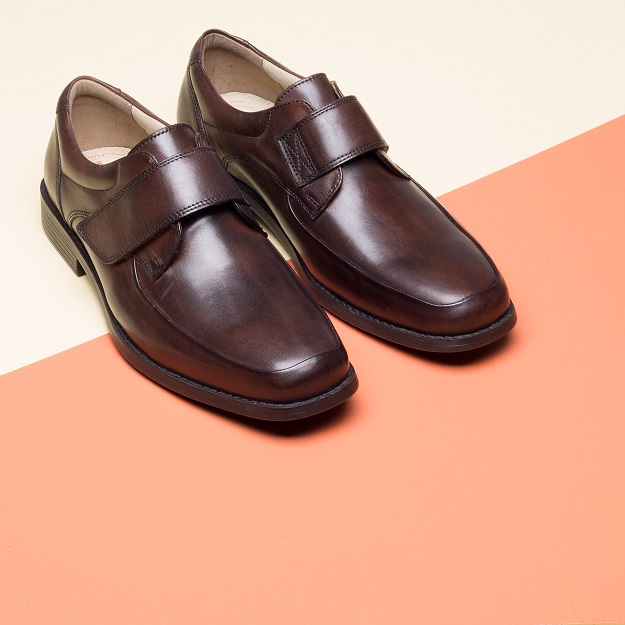TredflexShoes's tweet photo. 'Warwicks' Easy fastening stylish shoes for when laces are not an option 

NOW in the ONLINE SUMMER SALE https://t.co/Ui0mOIG31N 

FREE Delivery on orders over £60 

#tredflex #sale #shoes https://t.co/nKRjoB7Lm5
