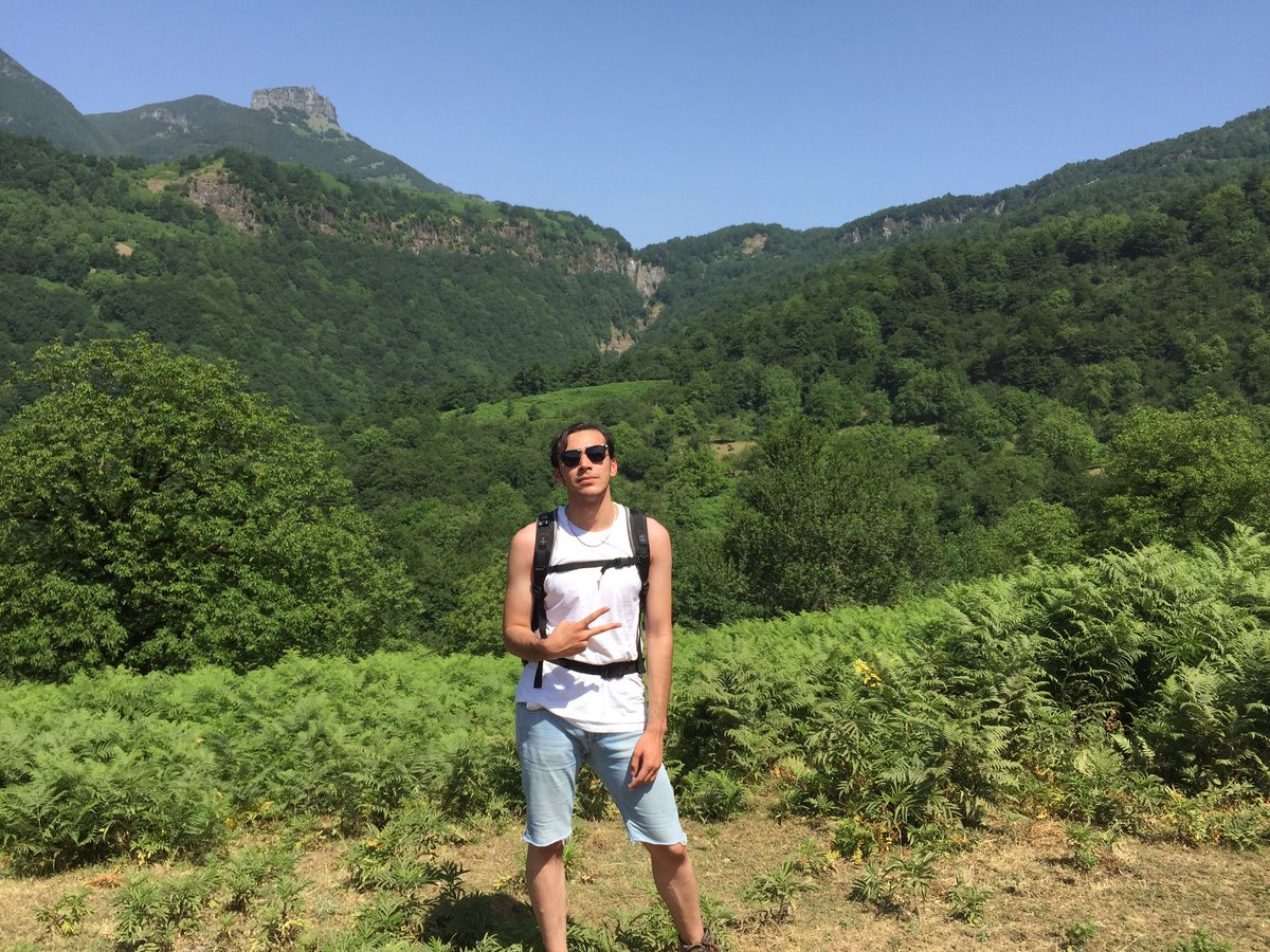 ehsanehsani_'s tweet photo. شدیدا عاشق این مکان لعنتیم. هرقدرم که مسیرش سخت باشه یا زخمایی که پام و داغون میکنن و بدن درد داشته باشم باز از لذت اینجا کم نمیکنه.
#latonwaterfall https://t.co/B3nTtK7YTJ