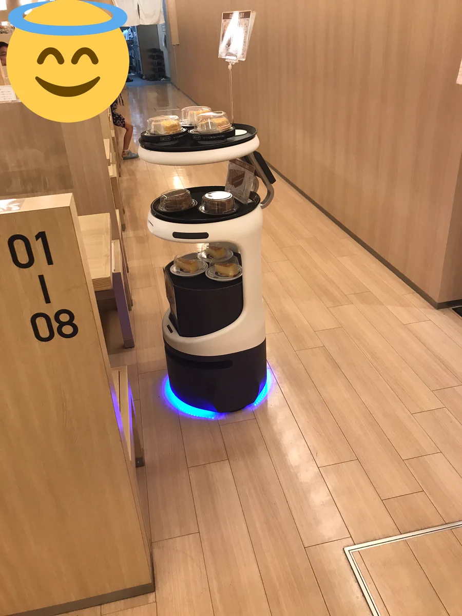 これは買いたくなる！くら寿司でデザートを売り歩くロボット！！