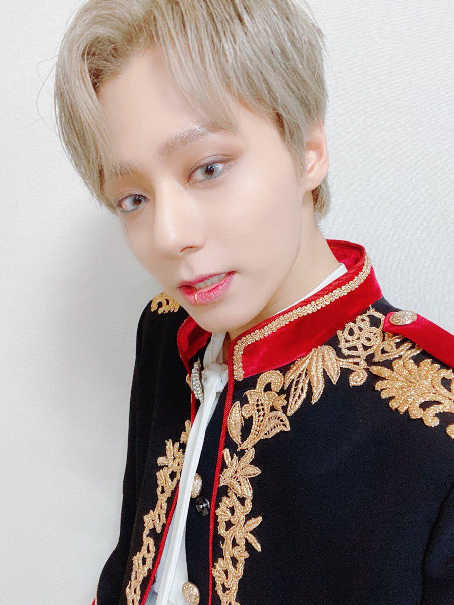 official_ONEUS's tweet photo. [#환웅]
아직 여운이 남아있어서 그런지 계속해서 로투킹 무대만 돌려보고 있는데 그만큼 많이 배우고 여러 무대를 달님들께 보여줄 수 있어서 너무 행복했던 것 같아요🥰 https://t.co/9usOOHT4jF
