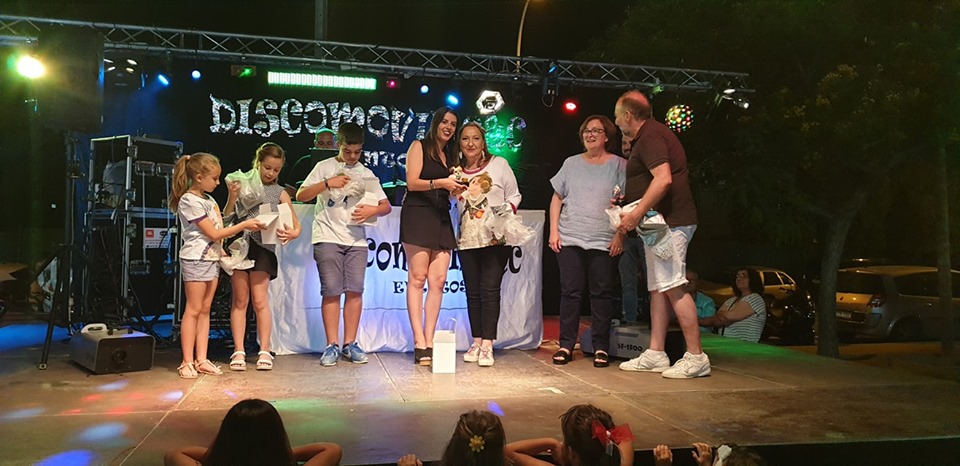 Desde <a href="/fallaserranos/">Falla SerranS-Pl.dels Furs</a> , recordamos tantos grandes momentos con vosotros, nuestra querida <a href="/PoligonoSanBlas/">Hog. Políg. San Blas</a> ........echamos de menos no estar ahí, en estas fechas, donde nos sentimos siempre tan bien acogidos.
Mucho ánimo.
VISCA ALACANT!! VISQUEN LES FOGUERES!!