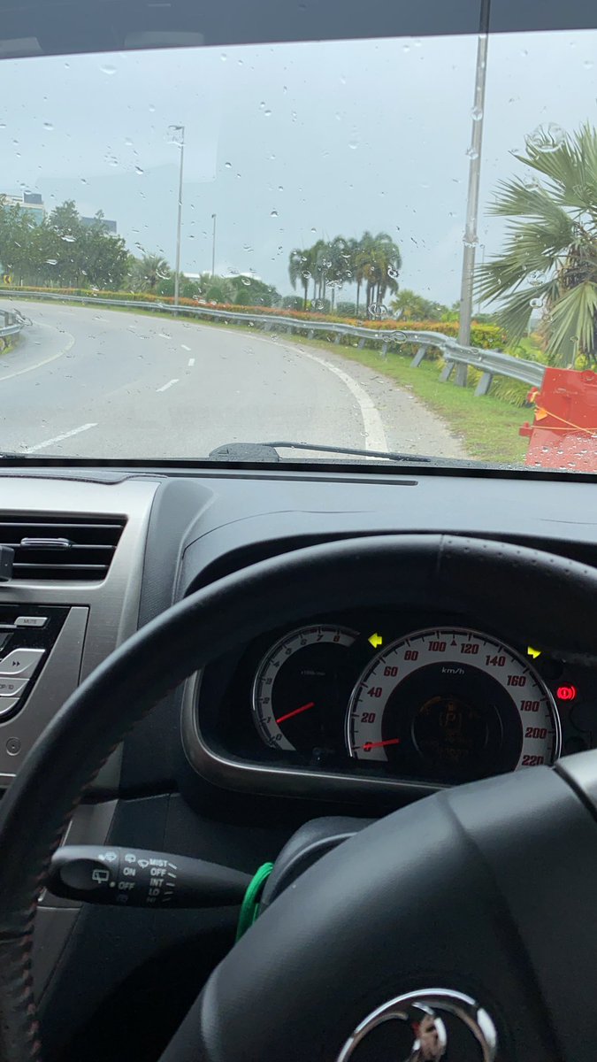 AizaAzri's tweet photo. Be careful! Pagi tadi around 11.30 saya otw to Presint9 from cyber, dh drive slow, tapi kereta tiba2 berpusing di exit bertanda merah tu. Nasib baik kt belakang tkda kereta lain masa tu. Lepas tu ada kancil plate WVC berhenti and ckp dgn walkie talkie approach i 
@Twt_Cyberjaya https://t.co/sCmBjuwLLm