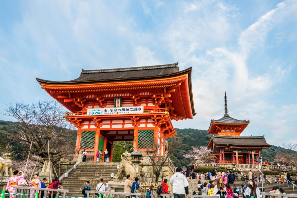 What's the difference between Chinese and Japanese architecture?To the uninitiated, although both architectures may look very similar, there are significant but oft-overlooked markers that differentiate them.Thread.