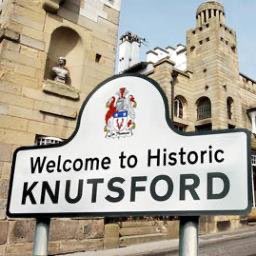 There’s been some confusion in #Knutsford this week with the arrival of all the new signs and barriers! The town is OPEN and lots of your favourite shops are back. Car parks are open so don’t be put off with the signage everywhere 👍🏼#knutsford #shoplocal