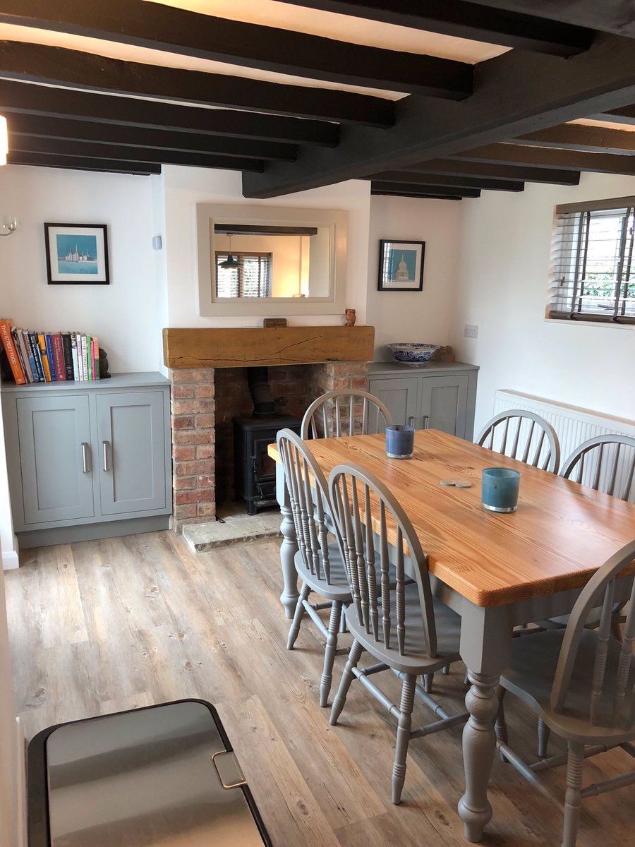 AscotKitchens's tweet photo. Give your kitchen a traditional feel with Ascot Bespoke Kitchens. Our talented team can create your picture-perfect kitchen, totally bespoke to you. For more details call us on 01332 204064 or visit our website. #kitchens #derbykitchens #kitchendesign https://t.co/n5No5psaEQ