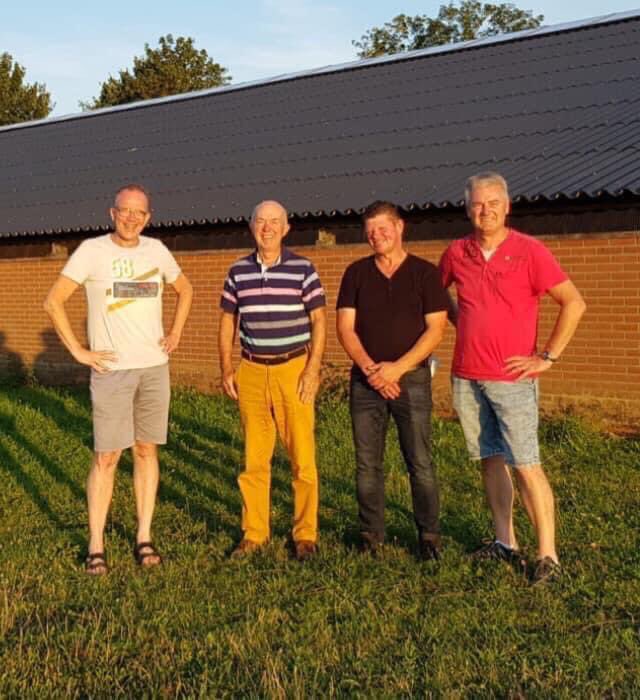 Yess!! We zijn begonnen met <a href="/tentensolar/">Tenten Solar</a> en @agem en <a href="/ruudkrab/">Ruud Krabbenborg</a> en @PaulWallerbos en alle 150 leden met het plaatsen 566 panelen op 2 boerenschuren in Groenlo. 163.000 kWh per jaar geschatte opbrengst. 50 huishoudens investeren mee en ontvangen binnenkort Grolse groene stroom!