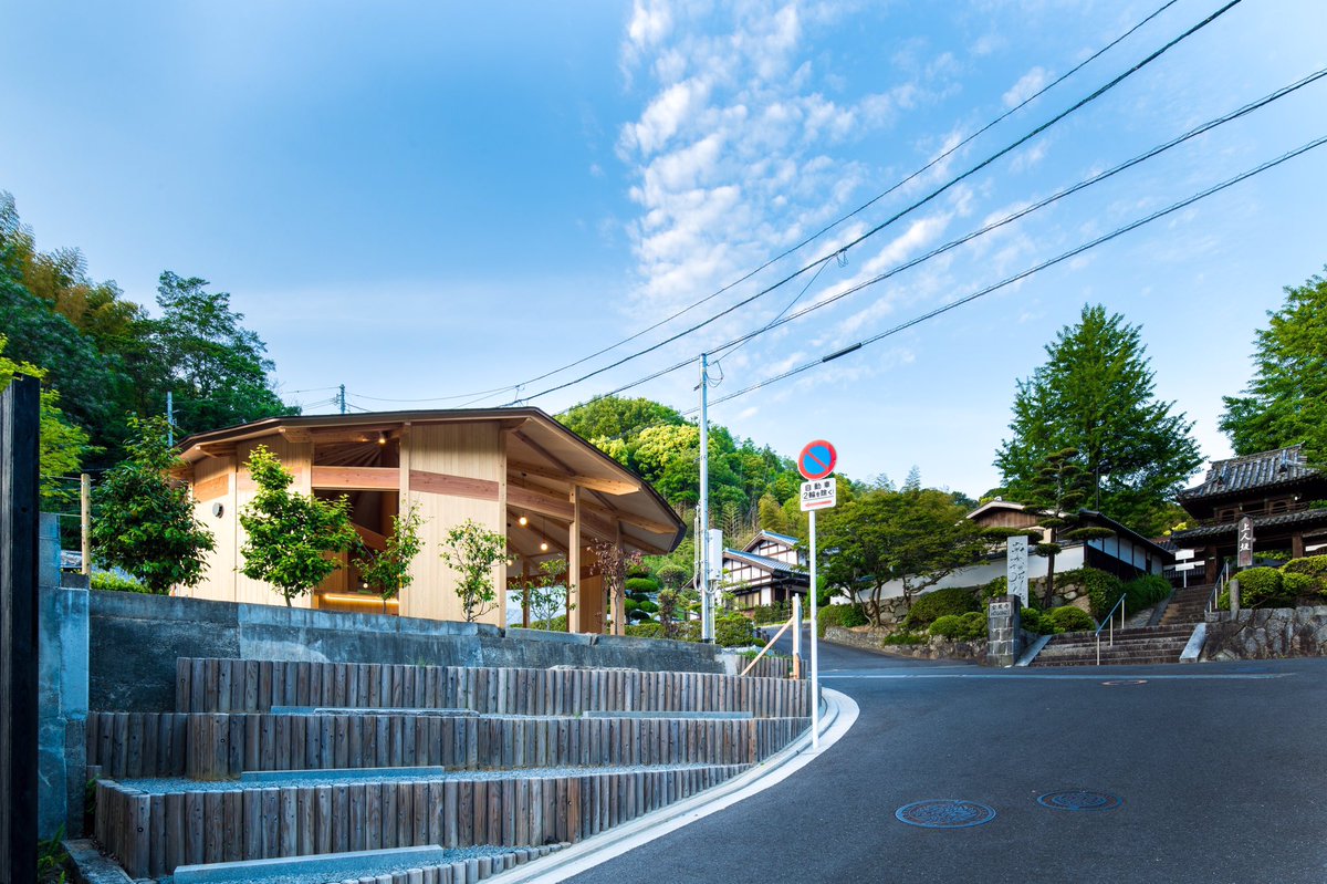 itsuuuukii's tweet photo. デザイン、基本設計をさせて頂きました道後アートの活動拠点「ひみつジャナイ基地」が本日オープンする運びとなりました。歴史や環境豊かなこの地に一人の設計者として携ることができ、大変嬉しく思います。特設サイトにて詳細が紹介されています。是非ご覧下さい！https://t.co/HxXvlijrS2 https://t.co/RLki7NPGZt