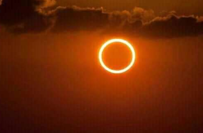 sciencex49's tweet photo. Don't miss it
June 21, you will witness an angular solar ellipse which we show a ring of fire during the ellipse ,🔥🔥
#solarring #RingOfFire #ringoffireeclipse #scispacebiology
#sun #nature https://t.co/Bm6VWPA1tb