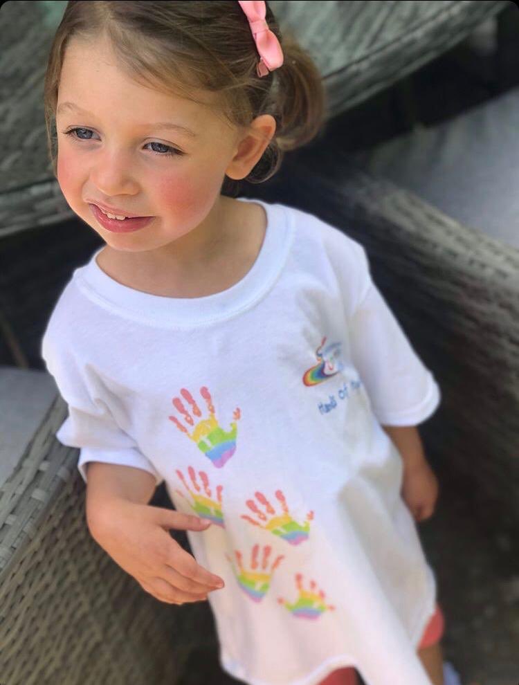 HandsofHope_LCH's tweet image. Thank you Lily and her mum for sharing this picture wearing her Hands of Hope T-shirt🌈💙 Lily has spent lots of time in  @LeicChildHosp ! Contact us for your T-shirt today 🚀 #uhl #handsofhope #Wereallinthistogether @Leic_hospital