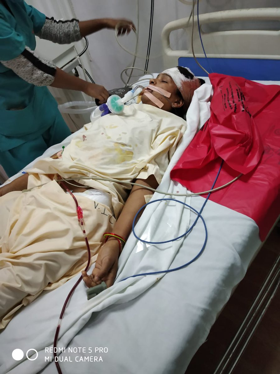 आओ झुक कर सलाम करे उन्हें जिनके हिस्से मै ये मुकाम आता है किस कदर खुश नसीब है वो सब लहू जिनका वतन के काम आता है । न्याय करो ।
परिवार को संबल दो ।
#शहीद_फार्मासिस्ट_वंदना
#justice_for_Pharmacist_Vandana
<a href="/ChouhanShivraj/">Shivraj Singh Chouhan</a> <a href="/drnarottammisra/">Dr Narottam Mishra</a> <a href="/JM_Scindia/">Jyotiraditya M. Scindia</a> <a href="/OfficeOfKNath/">Kamal Nath</a> <a href="/News18MP/">News18 MadhyaPradesh</a>