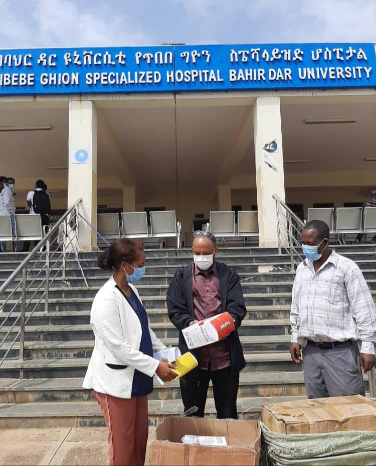 CollegeBdu's tweet photo. ReachAnother Foundation (RAF), USA has generously donated lifesaving 10,000 Face Masks (7,000 Surgical &amp; 3,000 KN95) to Tibebe Ghion Specialized Hospital of Bahir Dar University joining the fight against COVID-19 and protecting the front line health workers from the virus. https://t.co/PplwLmqHM3