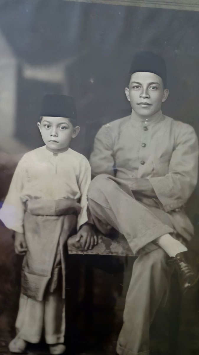 SafuanBensa's tweet photo. T.kasih kpd Encik Mohd Yudin Mohd Tahir kerana mmbuat tempahan, malangnya beliau tdk mmberitahu saya acc twitter beliau.  Jika tdk bleh saya mention nama beliau di sini. Gambar- bapa saudara (kanak²) dn datuk beliau. Sgt kemas. Al Fatihah buat kedua dua nya. https://t.co/bgbbInXCP7