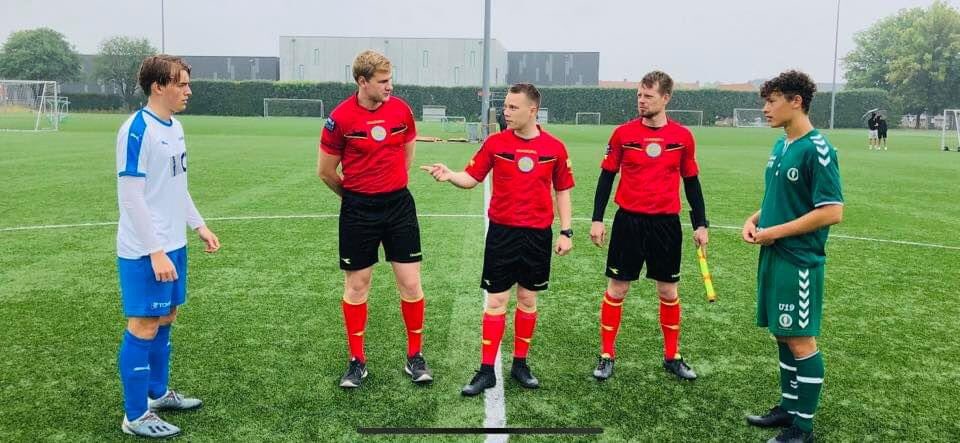 RoskildeBold's tweet photo. Så spiller #U19 deres sidste træningskamp på hjemmebane mod AB, inden de tager på sommerferie 💪🏼⚽️😊 Følg kampen i tråd på Facebook #RBeliteungdom #RB1906 https://t.co/bGINky90xk