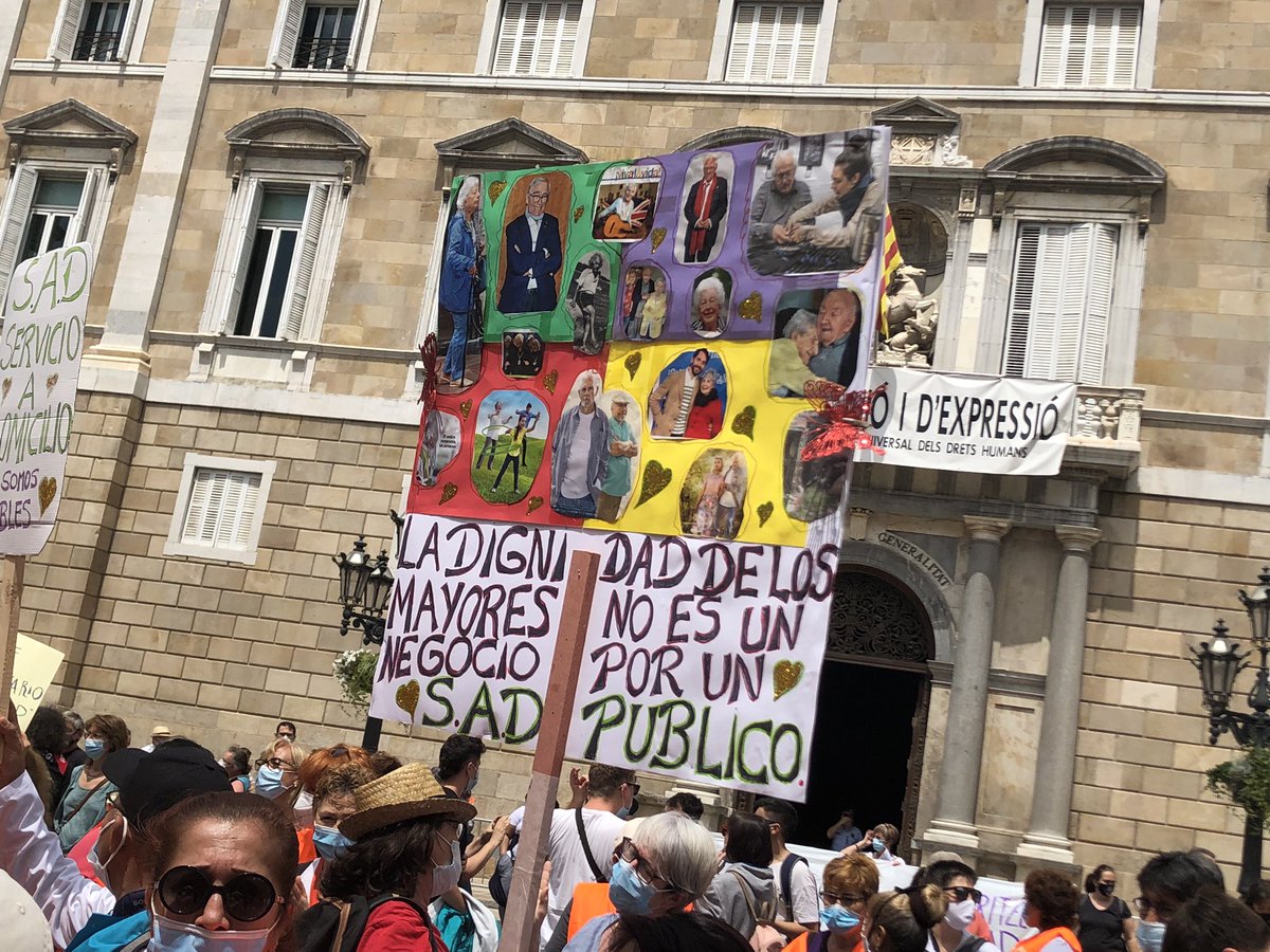 NataliaRosetti's tweet image. Les imprescindibles a pl. Sant Jaume
Mobilització per la sanitat i serveis públics #20JMaiMes negoci amb la salut de la gent 
#RegularitzacioXTotes