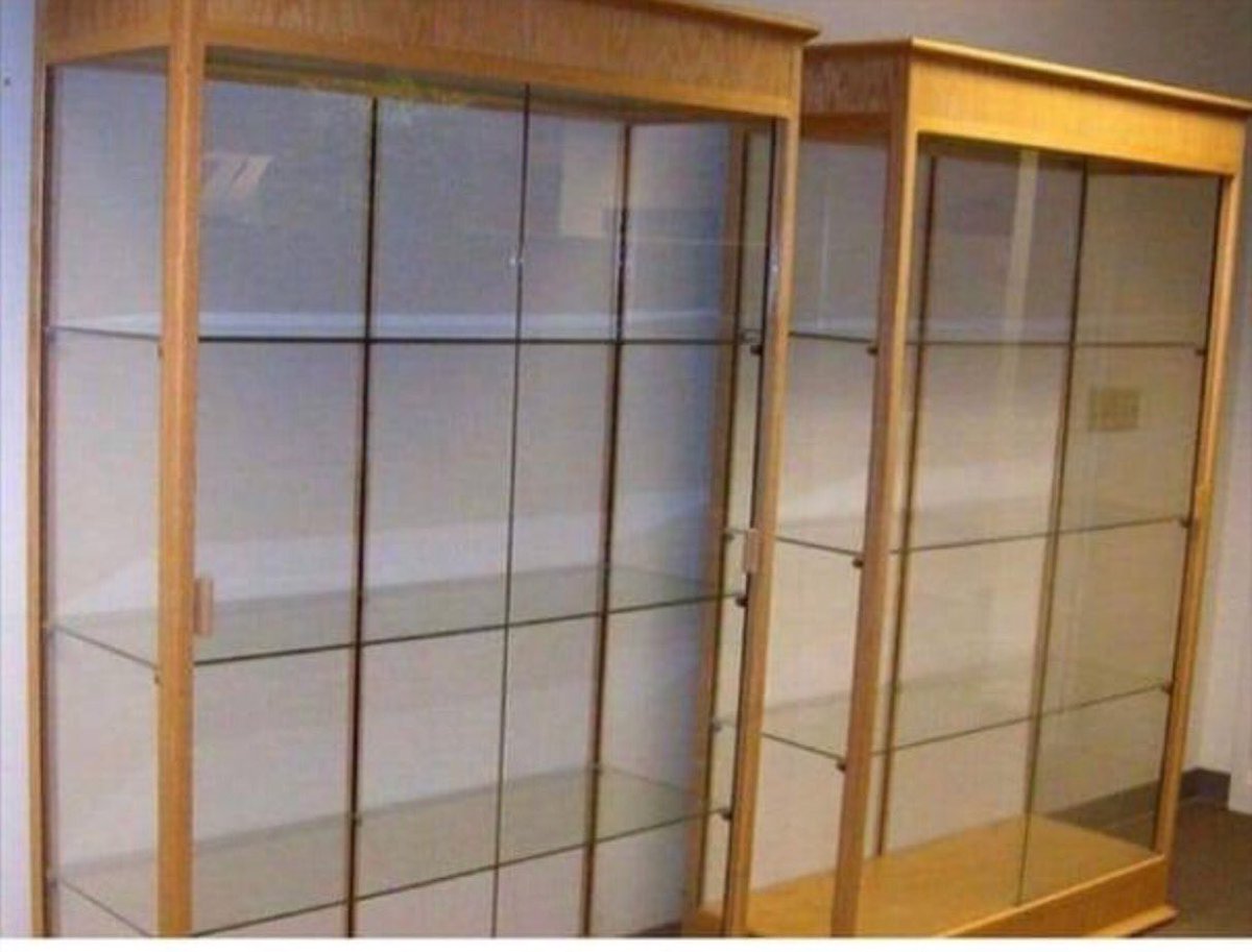 TheCoachRandall's tweet photo. #BreakingNews: Looters in #cleveland have broken into the @Browns facility & stolen all of their Super Bowl trophies.
#clevelandprotests
#clevelandriots https://t.co/mFFzUWx8ww