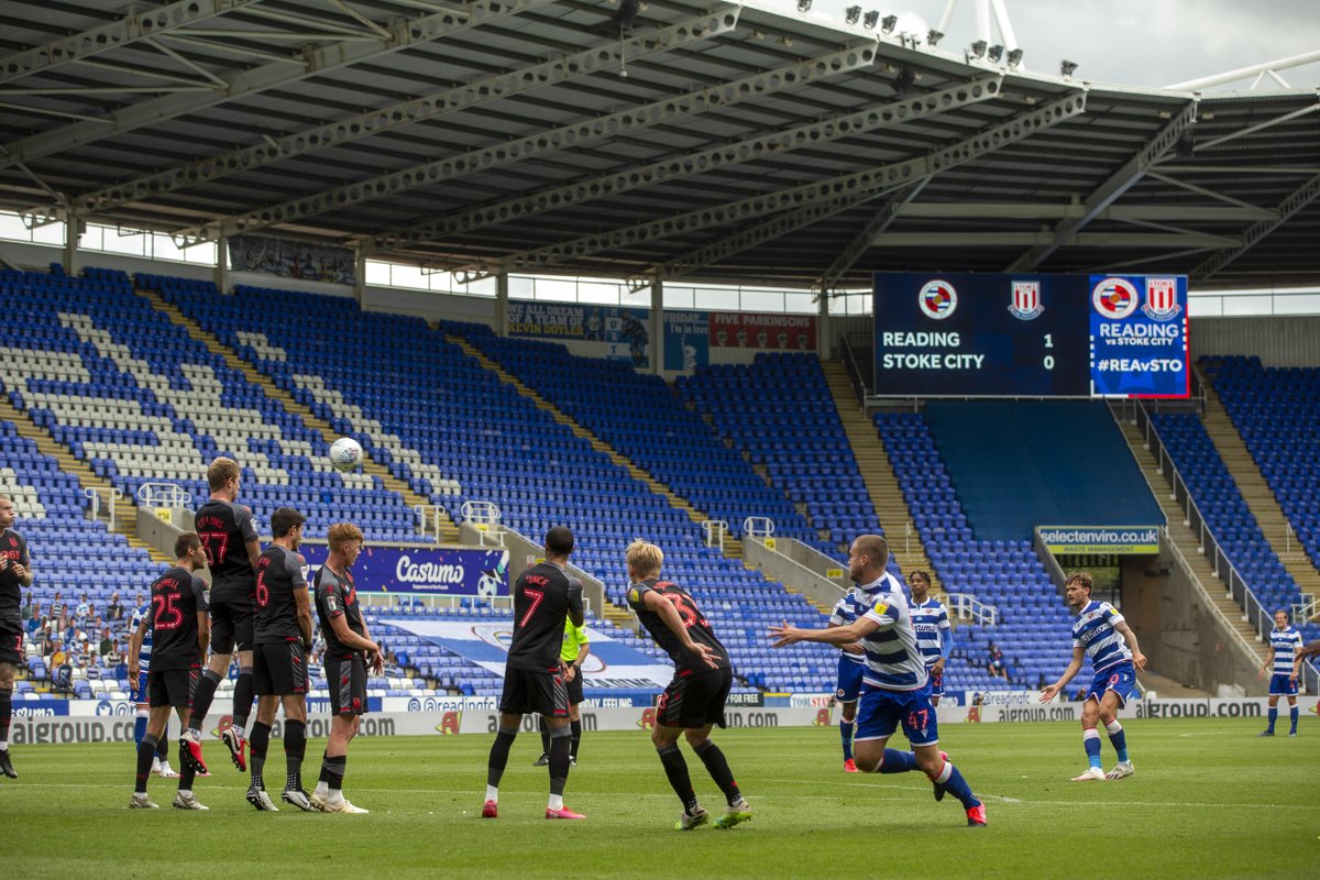 ReadingFC's tweet photo. 📷 @JohnSwift8's free-kick from earlier... which was inches away from doubling the advantage.
#REAvSTO | 1-0 https://t.co/xCusoUmccL