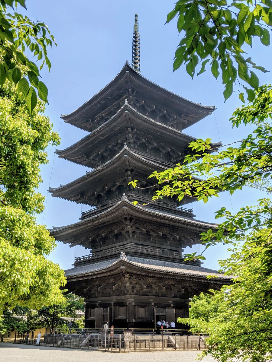 and had roofs that weren't too large and with shallow eaves.5b. Japanese pagodas were mostly square in structure and, like every other Japanese structure, had large roofs with substantial eaves making them prominent.Eaves were uniform and didn't taper at different stories.