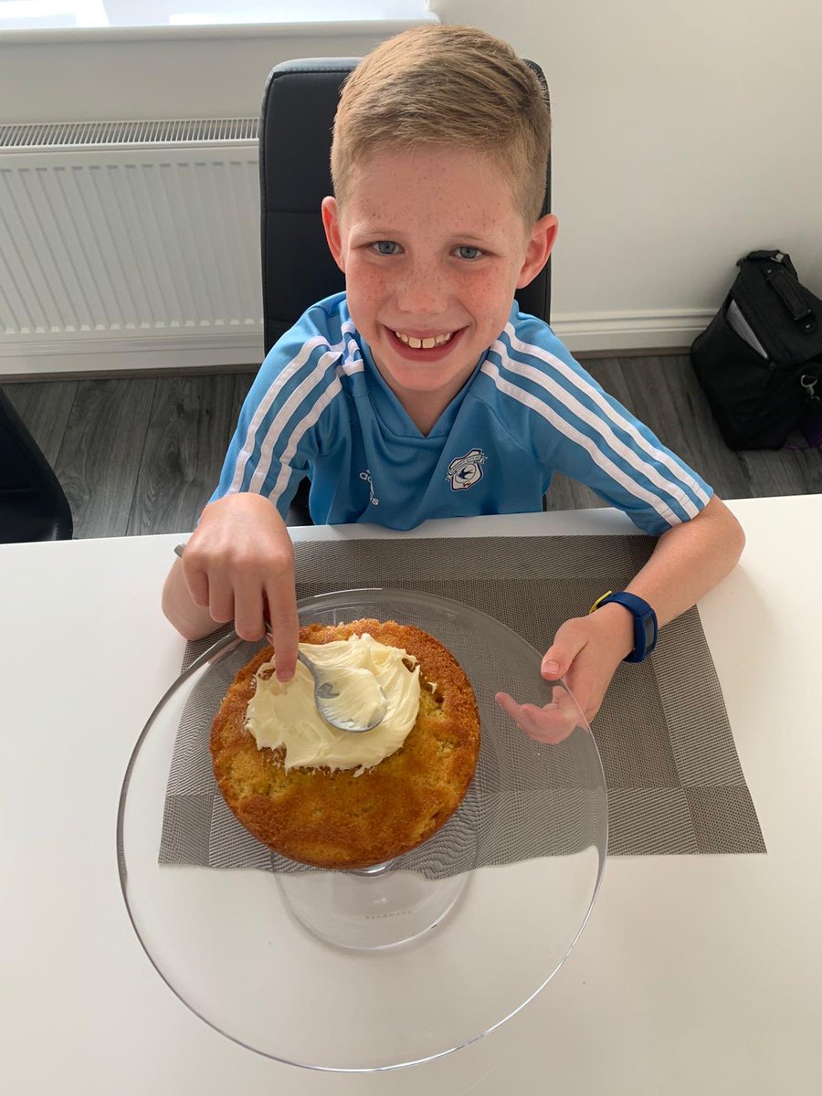 denty2802's tweet photo. Thriving during lockdown!! #wellbeing #developinglifeskills #happy 🍰 😁 @Ysgol_y_Castell https://t.co/PvxS14c8DF