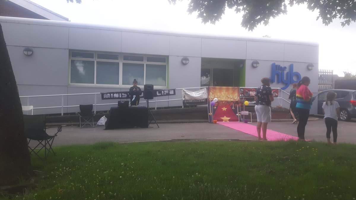 We learned that we could hold a socially distanced awards ceremony! YGC Rebel Mams set up an amazing movie themed treasure hunt. Different homes decorated their front gardens: Spiderman, Adams Family, Back to the Future, Finding Nemo and many more!