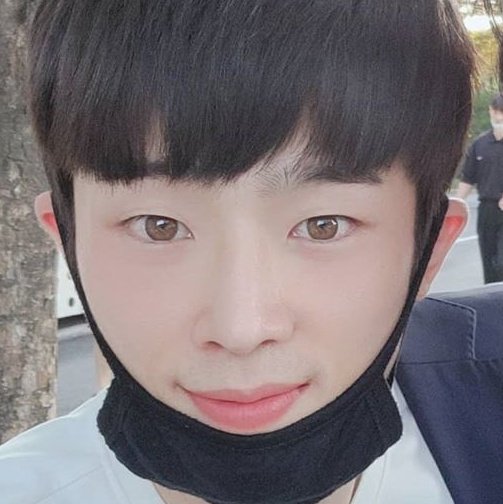 minrkve's tweet photo. euisoo once said that his charm point is his brown eyes. look at how beautiful his eyes are 🥺✨

#WhereYourEyesLinger #JangEuiSoo https://t.co/dwwG2ioPNd