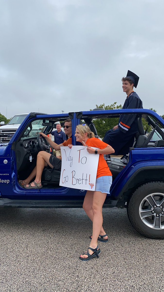 LongakerKelly's tweet photo. @TomGlennHS Parade celebrating #seniors2020!
Way to go @Bretthaden12! https://t.co/Pde3qb19Xv