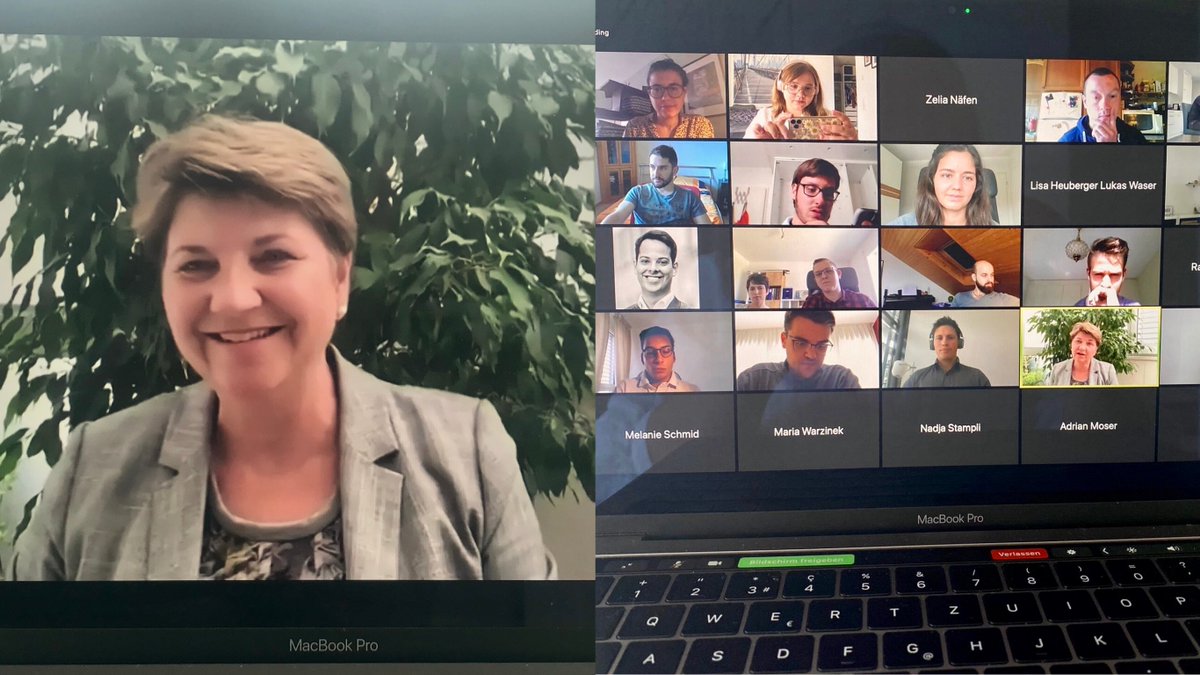 DieJungeMitteCH's tweet image. Heute haben wir unsere erste digitale DV abgehalten. 👩🏼‍💻 Unsere Bundesrätin @Violapamherd war dabei Gast &amp;amp; sprach mit uns über die #Covid_19-Krise, die Armee der Zukunft &amp;amp; die Beschaffung neuer Kampfflugzeuge. ➡️ Für die #JCVP ist klar: Am 27. Sept sagen wir JA! @sicherheit_ja