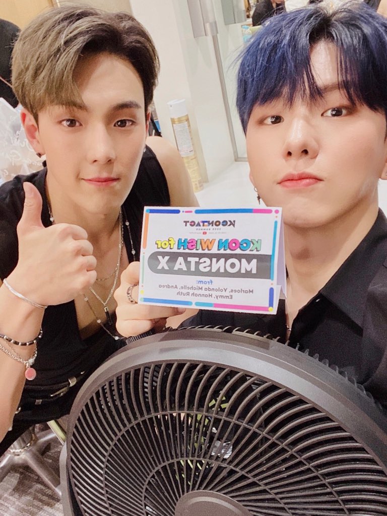 OfficialMONSTAX's tweet photo. [#기현] 오래 기다렸죠? 곧 #KCON 에서 만나요!!!! 몬베베!!!! 선물 고마워요!!!!
#KCON2020 #KCONTACT https://t.co/fa7A6fub7g