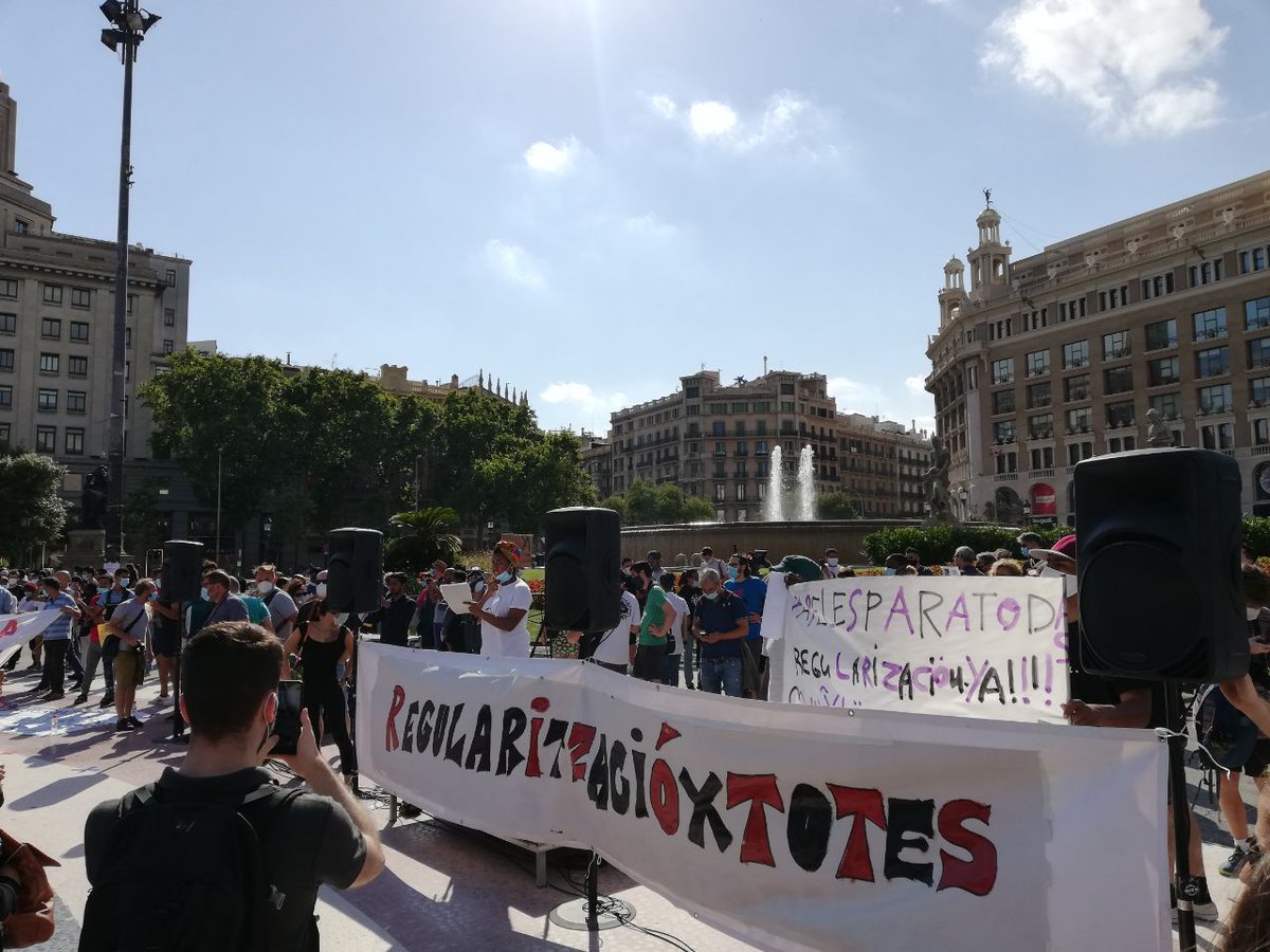 Arran_jovent's tweet image. 👉 Convocatòries de #RegularitzacioXTotes arreu dels Països Catalans. Pa, sostre, treball i papers per a totes!